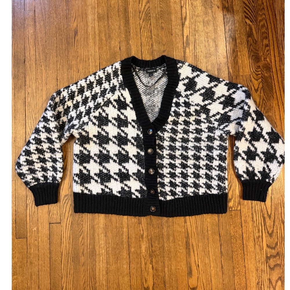 torrid Black and White Houndstooth Button-Up Cardigan